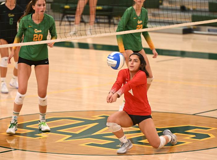 Mira Costa vs. Mater Dei girls volleyball by Heston Quan 8-29-23082920239 (3)